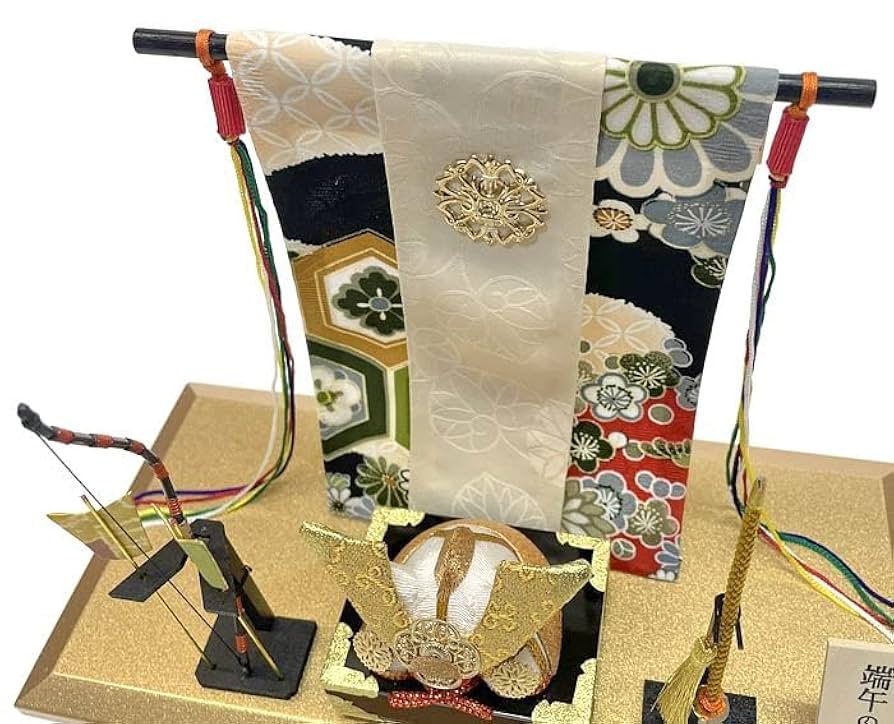 金色兜飾り（弓太刀付）　五月人形兜飾り　端午の節句卓上飾り リュウコドウ 龍虎堂 Amazon | 金色兜飾り（弓太刀付） 五月人形兜飾り 端午の節句